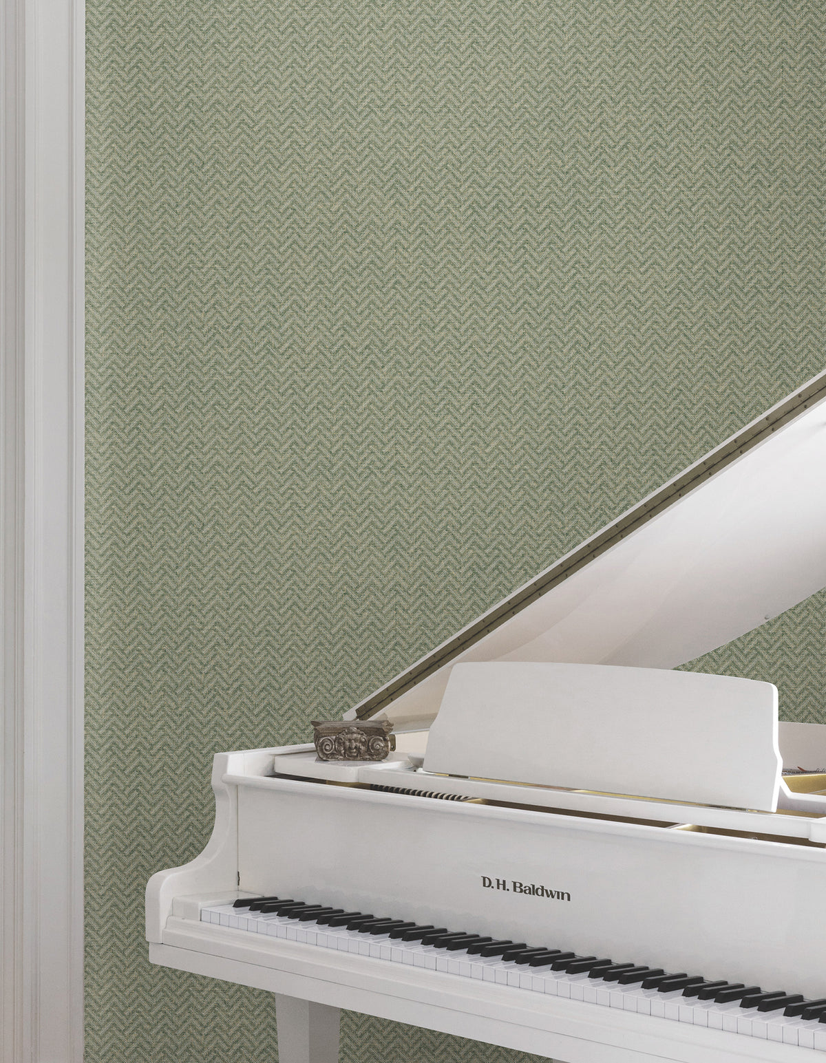 MX9673-peel-and-stick-wallpaper-room-scene-detail-closeup