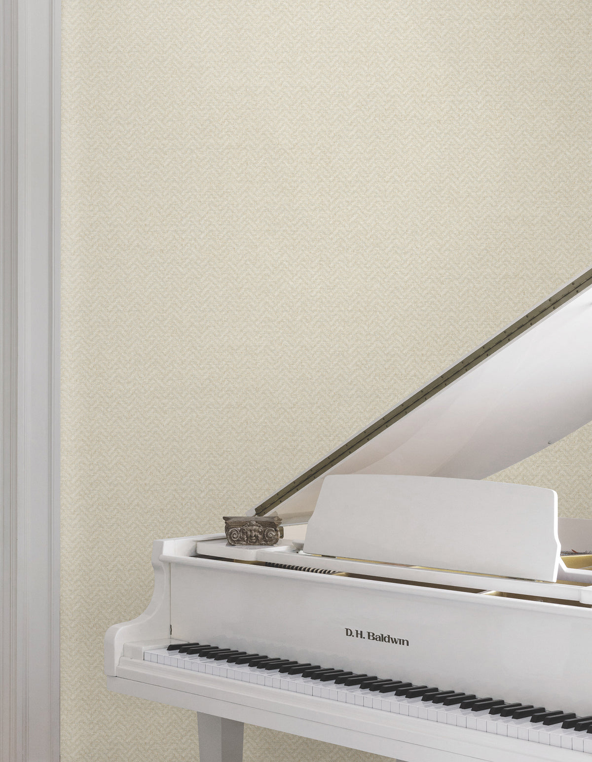 MX9676-peel-and-stick-wallpaper-room-scene-detail-closeup