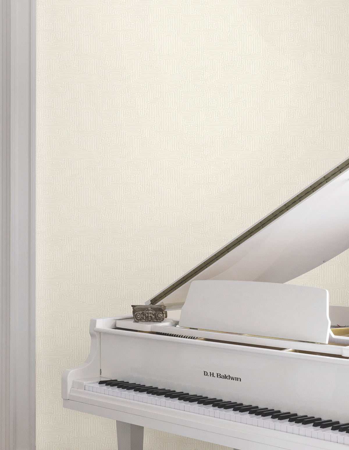 MX9686-peel-and-stick-wallpaper-room-scene-detail-closeup