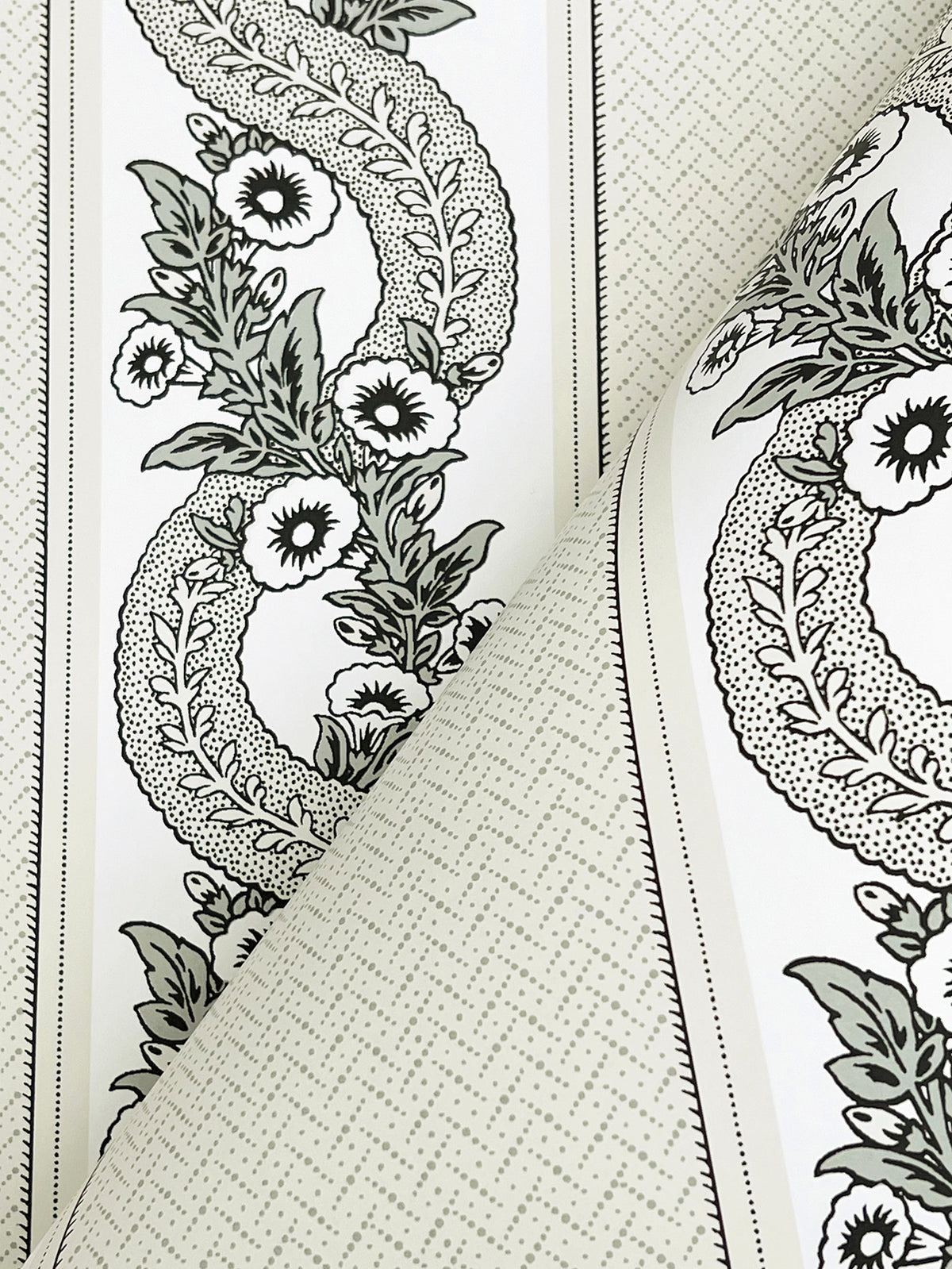 MX9691-peel-and-stick-wallpaper-detail-closeup