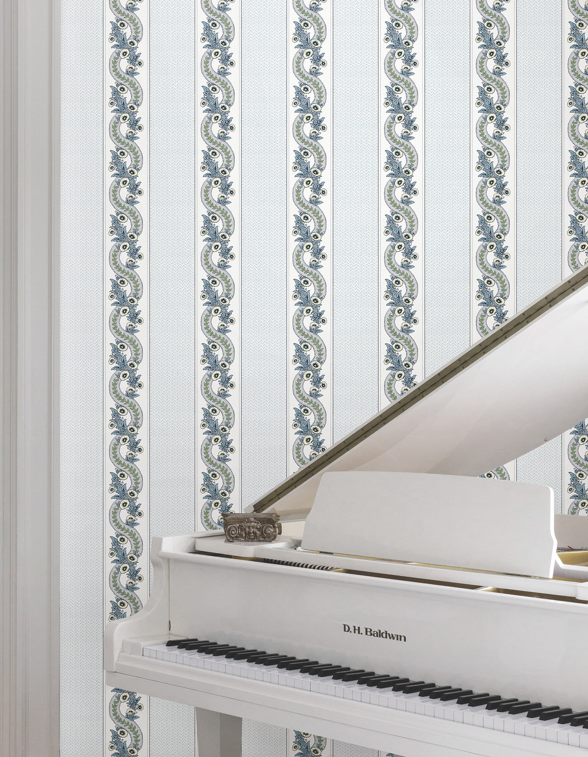 MX9692-peel-and-stick-wallpaper-room-scene-detail-closeup