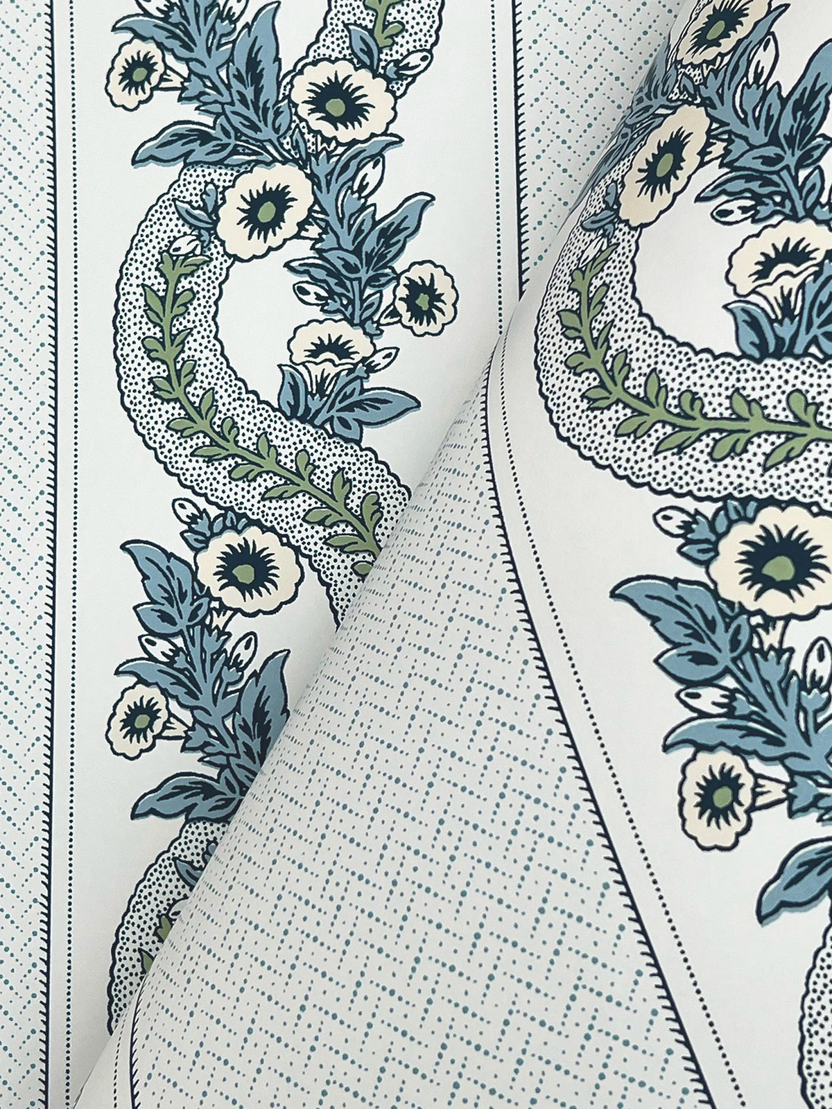 MX9692-peel-and-stick-wallpaper-detail-closeup