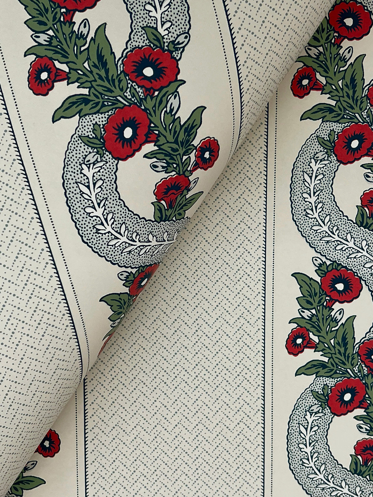 MX9694-peel-and-stick-wallpaper-detail-closeup