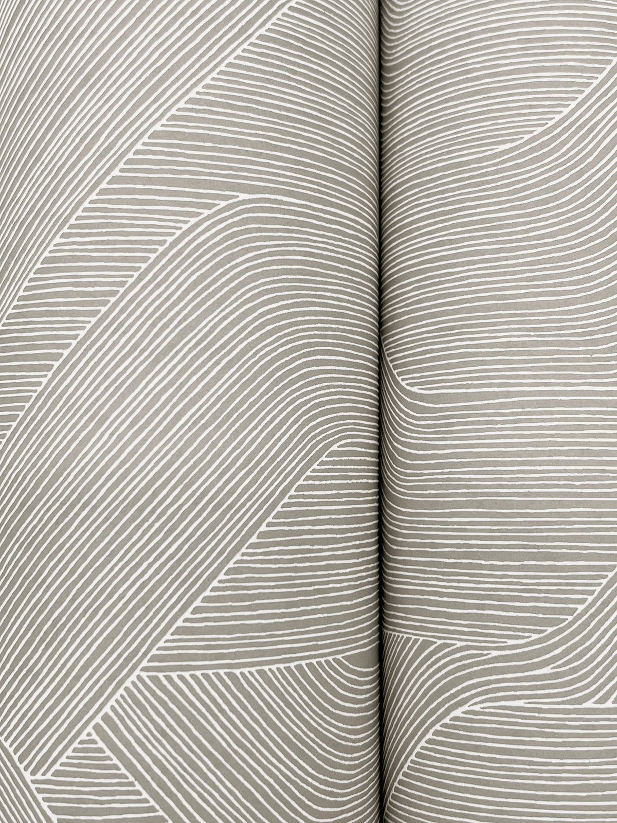 NT6191-peel-and-stick-wallpaper-detail-closeup