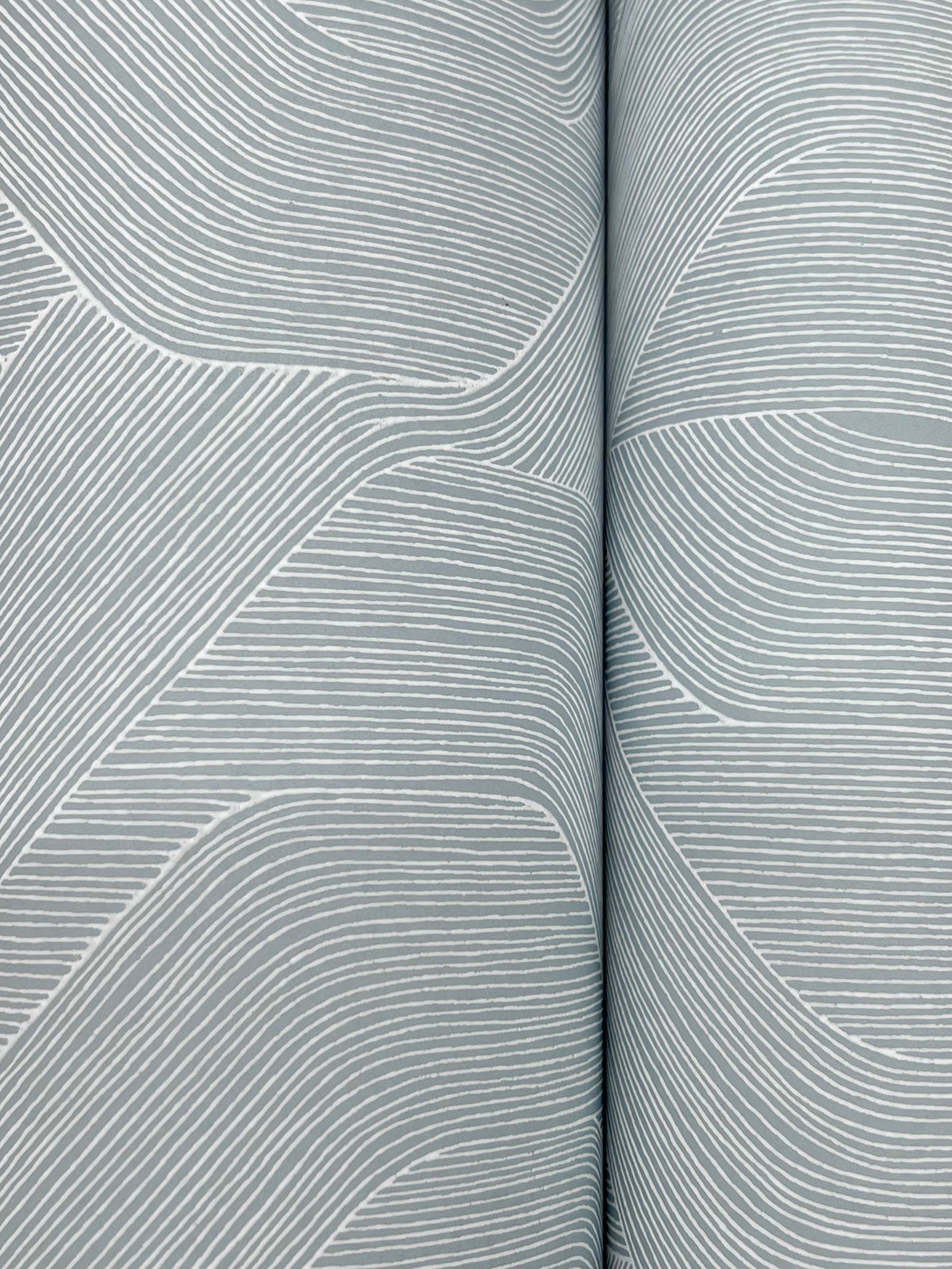 NT6194-peel-and-stick-wallpaper-detail-closeup