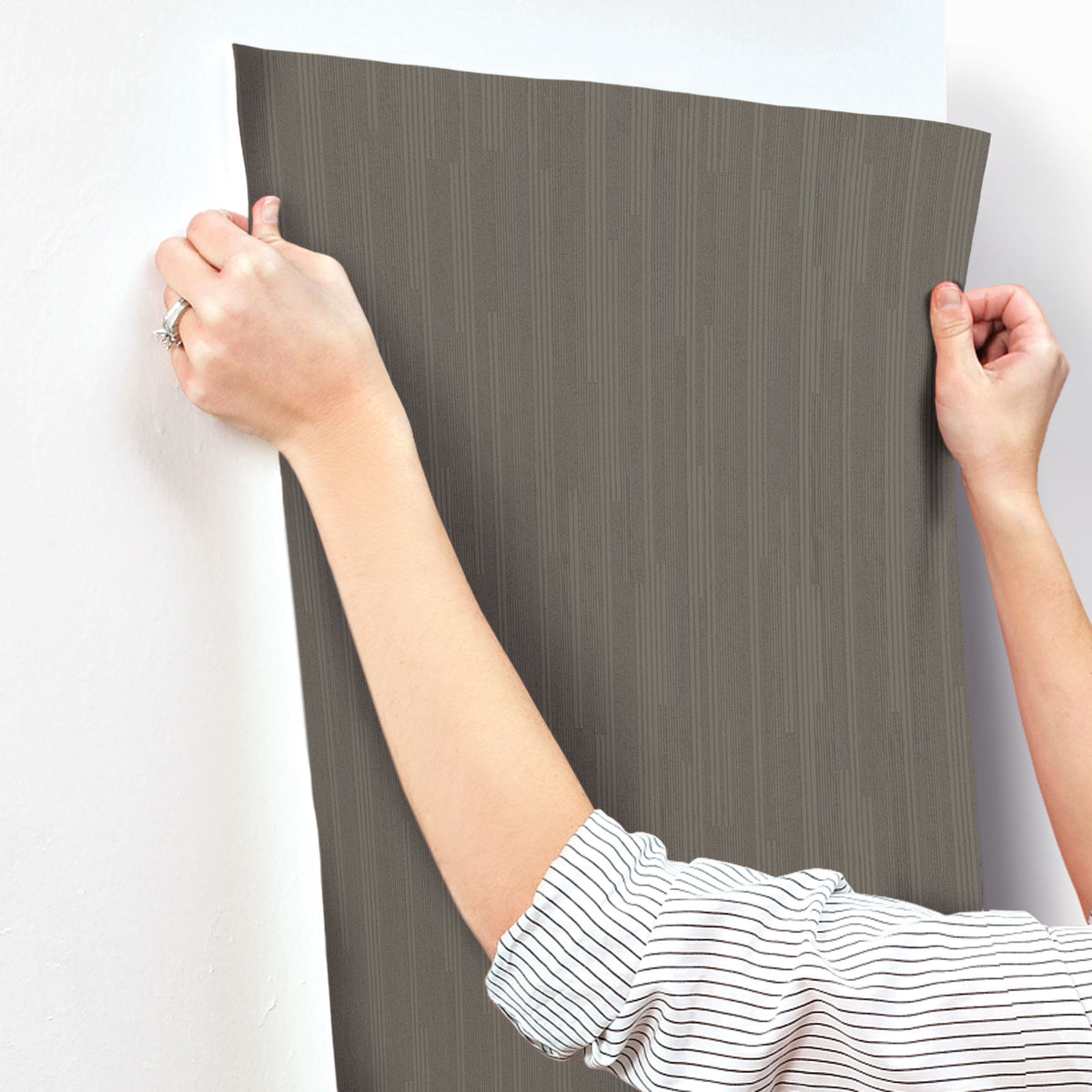 NV5500-peel-and-stick-wallpaper-stick-application-step