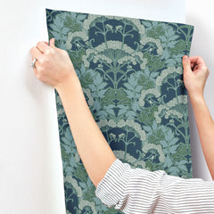 NV5558-peel-and-stick-wallpaper-stick-application-step