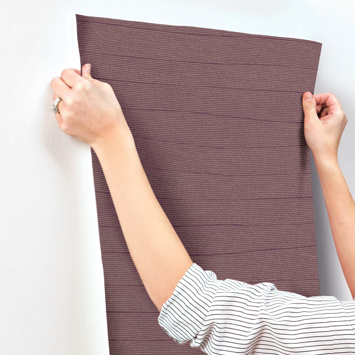OI0691-peel-and-stick-wallpaper-stick-application-step