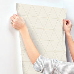 OM3612-peel-and-stick-wallpaper-stick-application-step