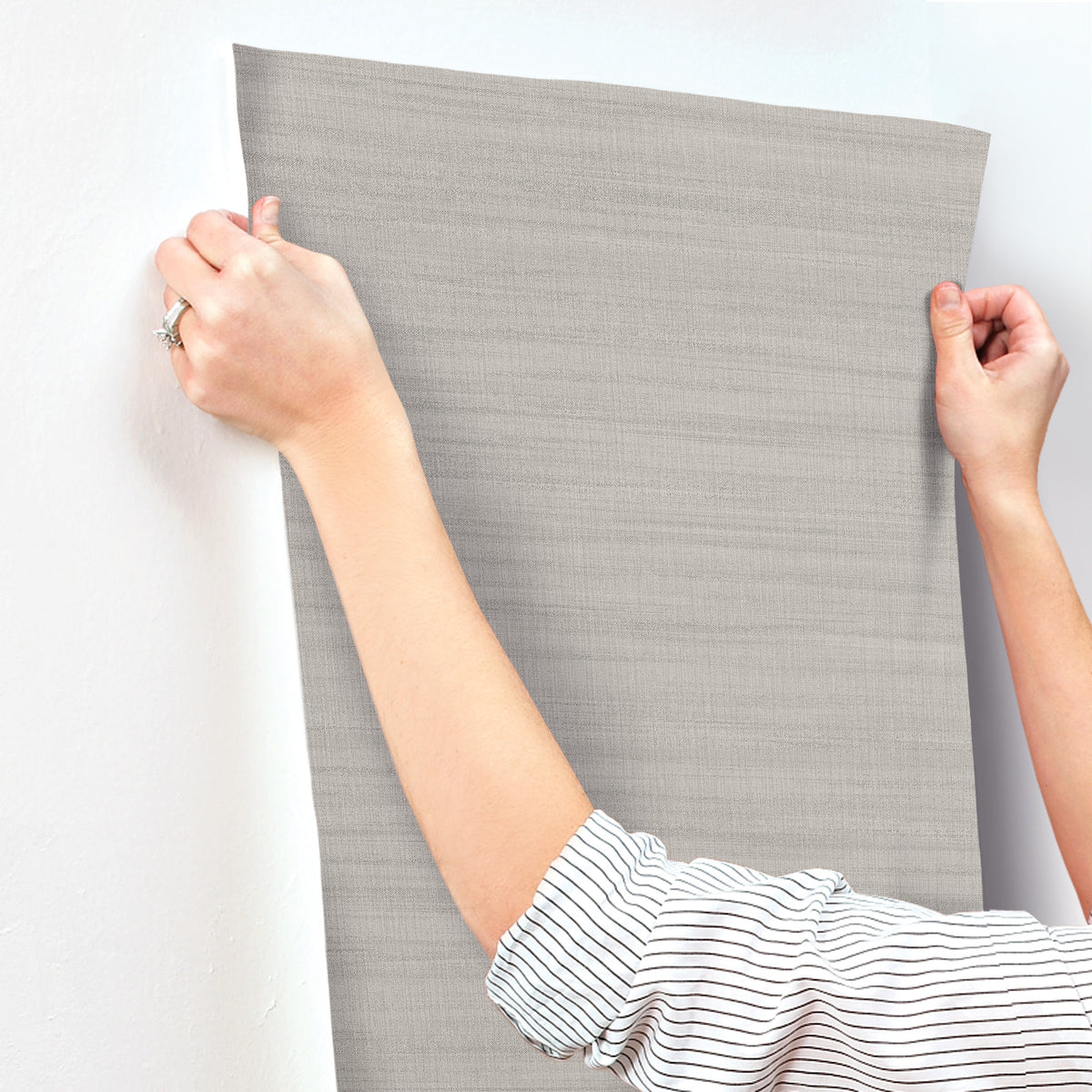 OM3664-peel-and-stick-wallpaper-stick-application-step