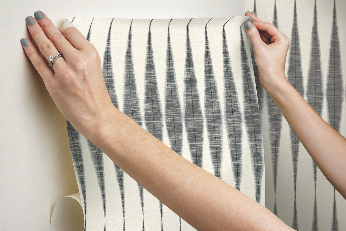 PSW1004RL-peel-and-stick-wallpaper-stick-application-step