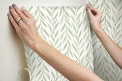 PSW1016RL-peel-and-stick-wallpaper-stick-application-step