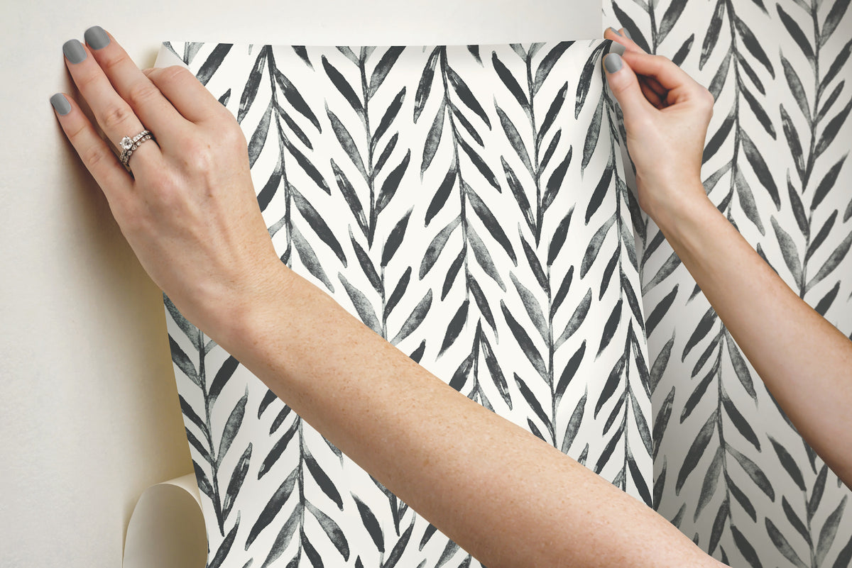 PSW1017RL-peel-and-stick-wallpaper-stick-application-step