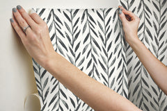 PSW1017RL-peel-and-stick-wallpaper-stick-application-step
