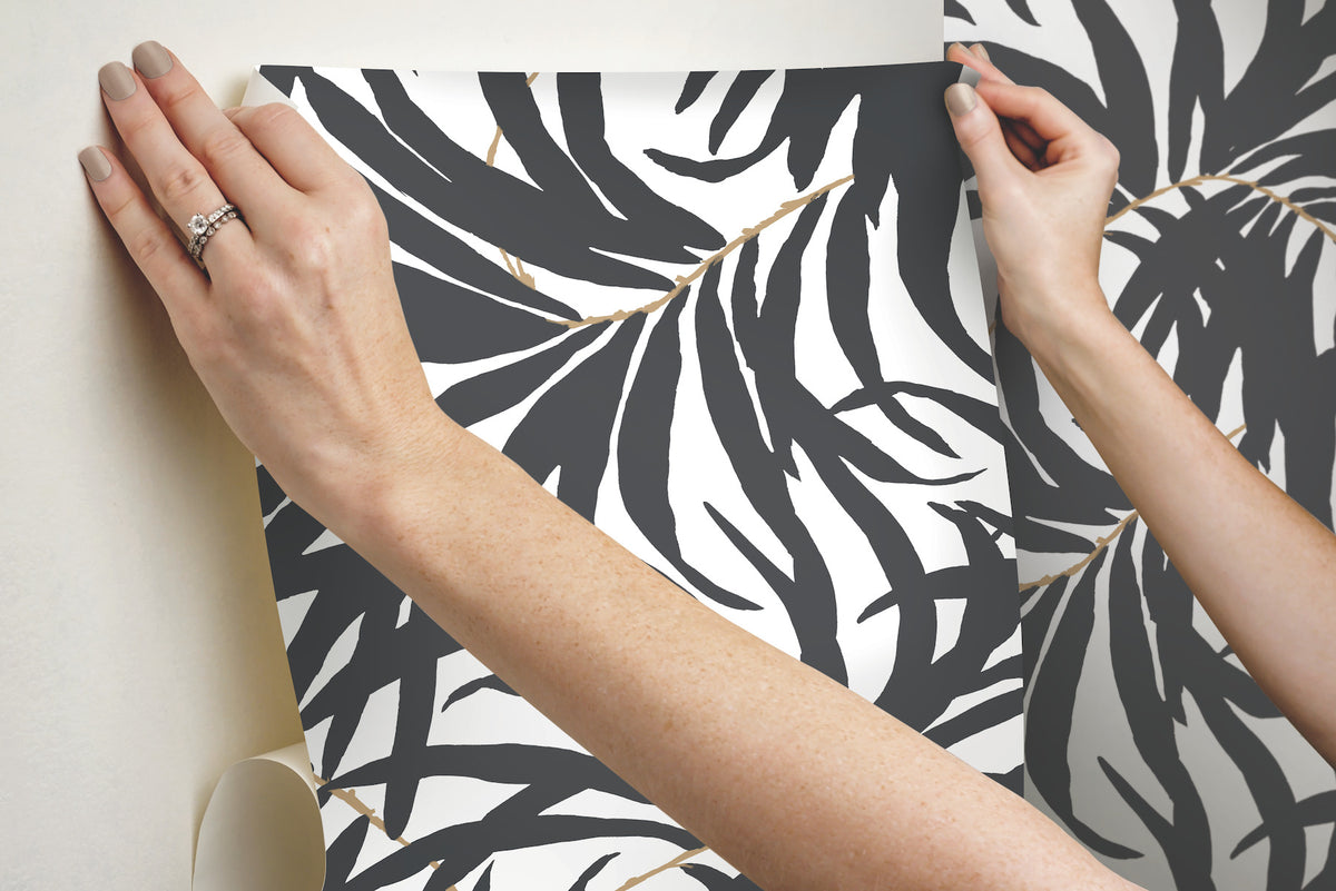 PSW1029RL-peel-and-stick-wallpaper-stick-application-step