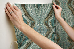 PSW1112RL-peel-and-stick-wallpaper-stick-application-step