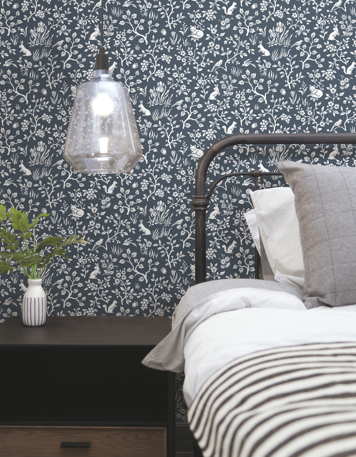 PSW1166RL-peel-and-stick-wallpaper-room-scene-detail-closeup