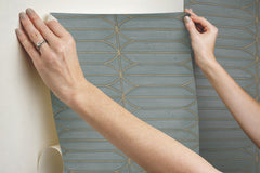 PSW1410RL-peel-and-stick-wallpaper-stick-application-step