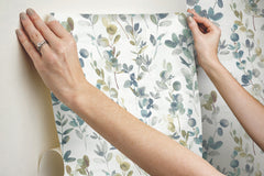 PSW1431RL-peel-and-stick-wallpaper-stick-application-step