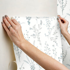 PSW1523RL-peel-and-stick-wallpaper-stick-application-step