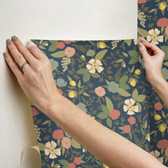 PSW1534RL-peel-and-stick-wallpaper-stick-application-step