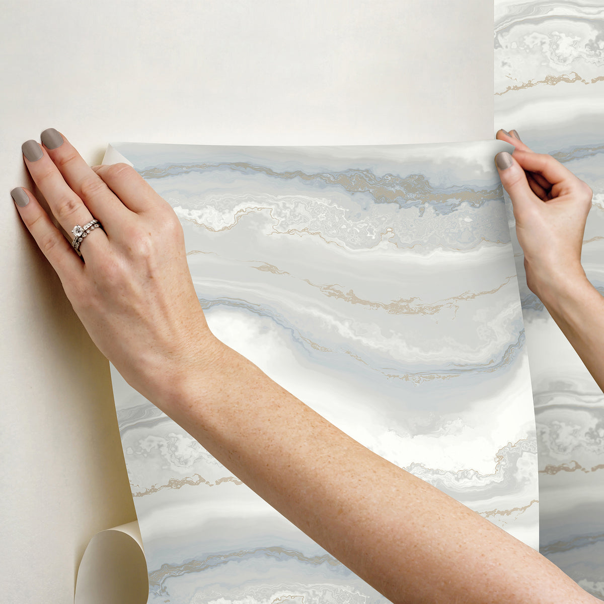 PSW1559RL-peel-and-stick-wallpaper-stick-application-step