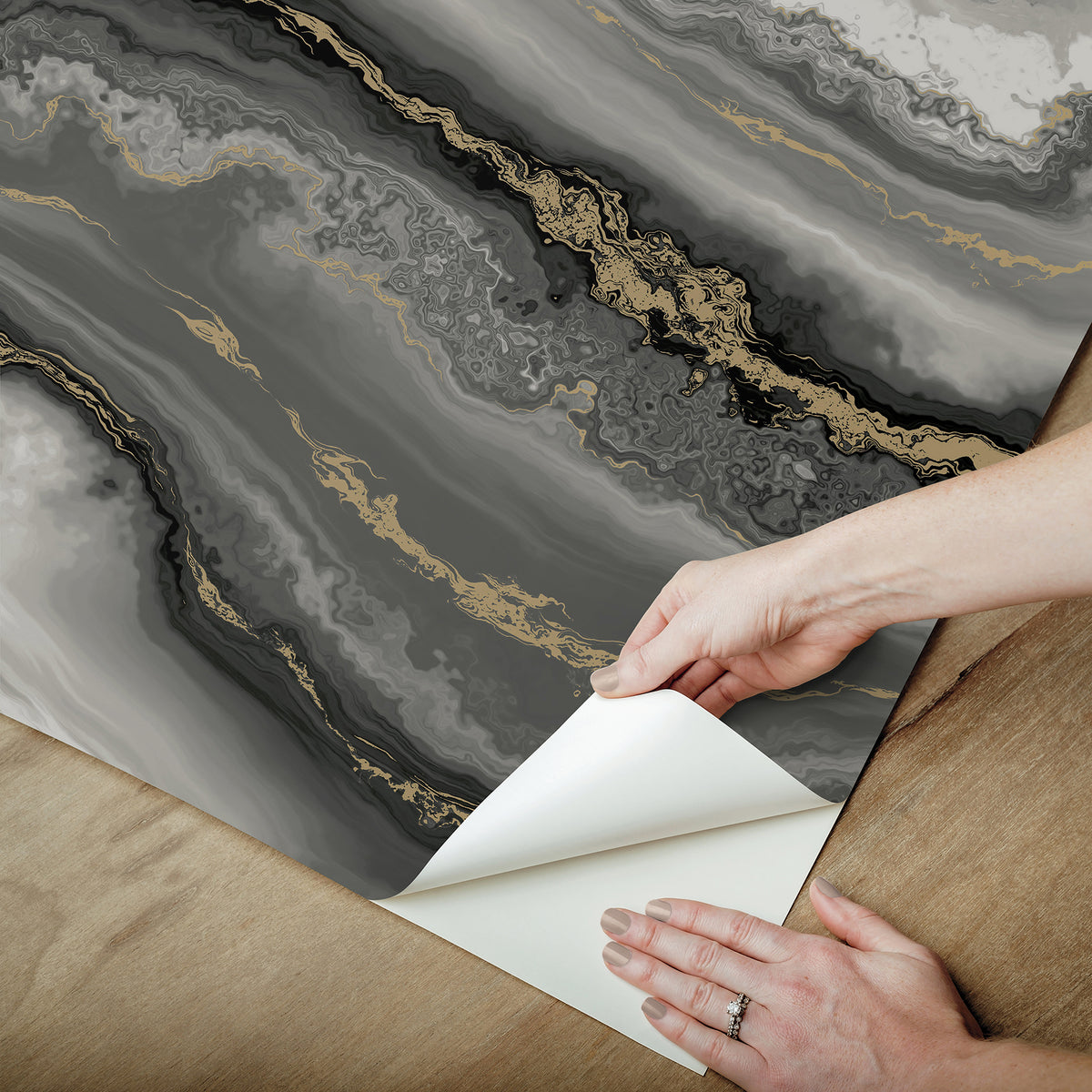 PSW1561RL-peel-and-stick-wallpaper-peel-application-step