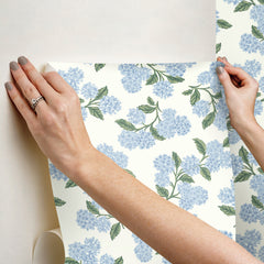 PSW1617RL-peel-and-stick-wallpaper-stick-application-step
