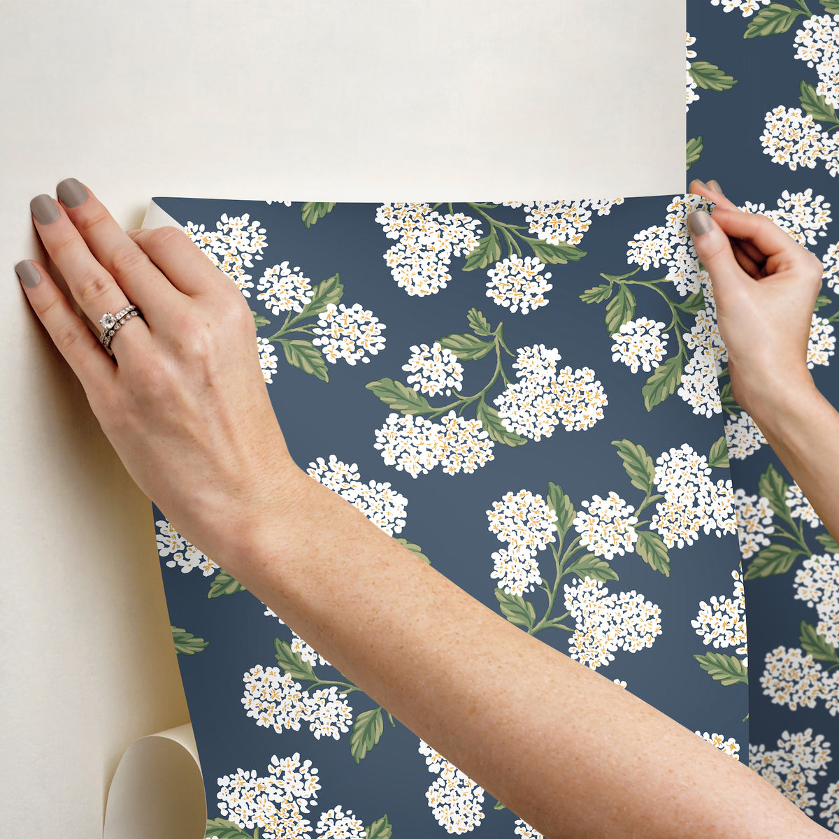 PSW1619RL-peel-and-stick-wallpaper-stick-application-step