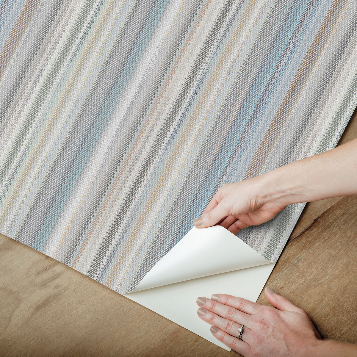 PSW1634RL-peel-and-stick-wallpaper-peel-application-step