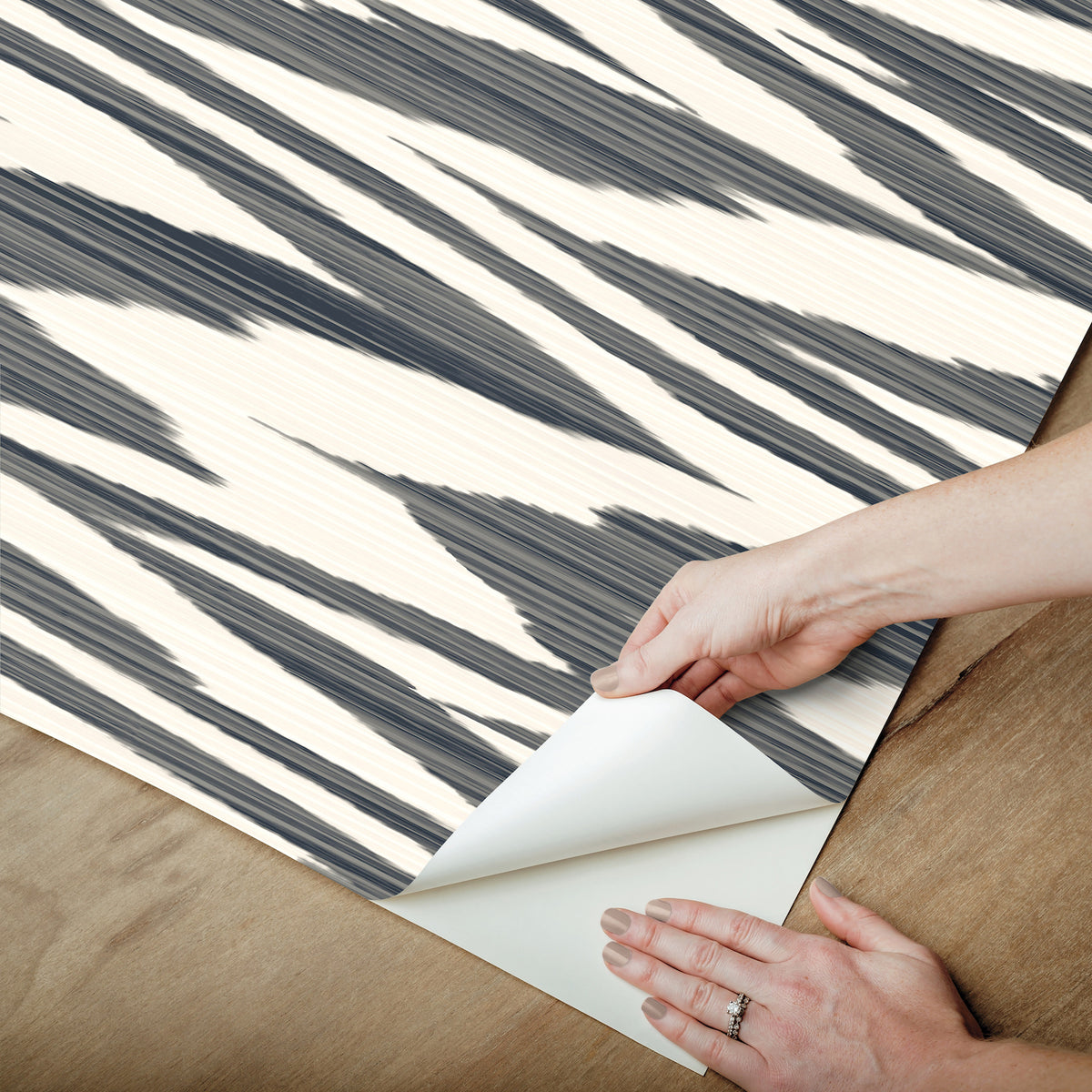 PSW1645RL-peel-and-stick-wallpaper-peel-application-step