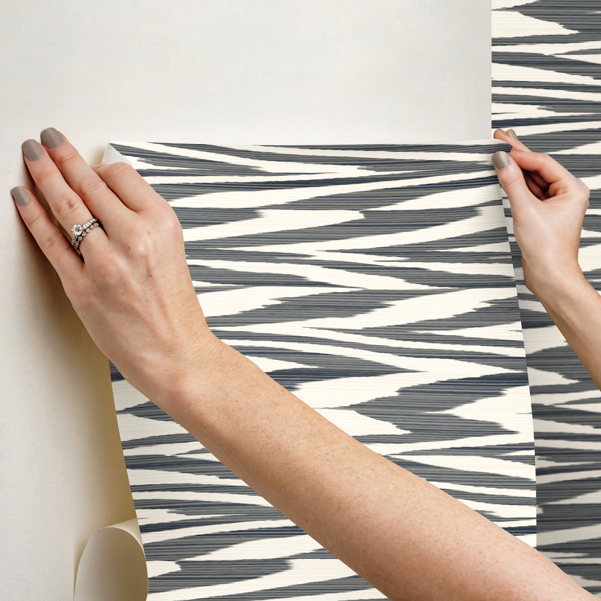 PSW1645RL-peel-and-stick-wallpaper-stick-application-step