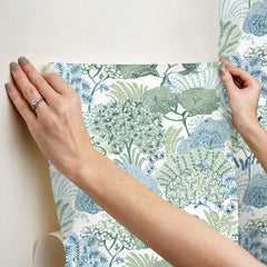 PSW1697RL-peel-and-stick-wallpaper-stick-application-step