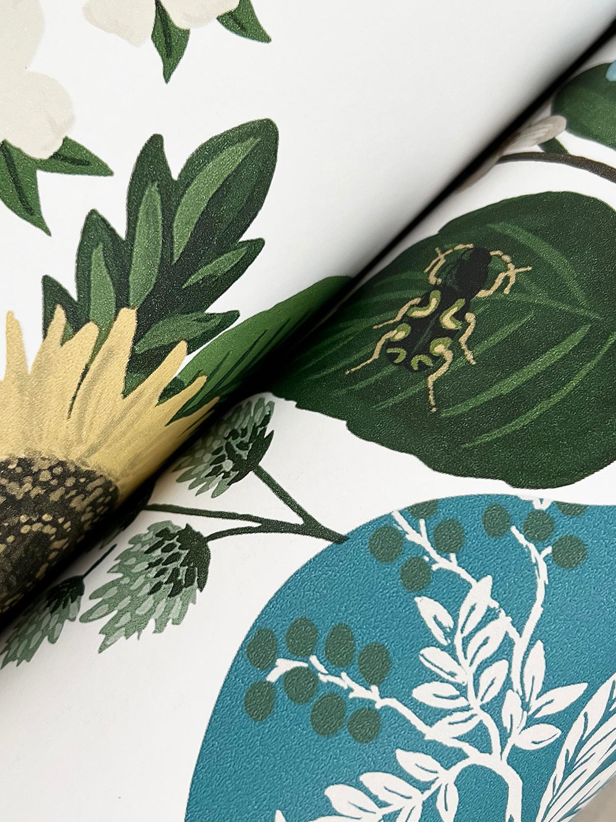 RF7401-peel-and-stick-wallpaper-detail-closeup