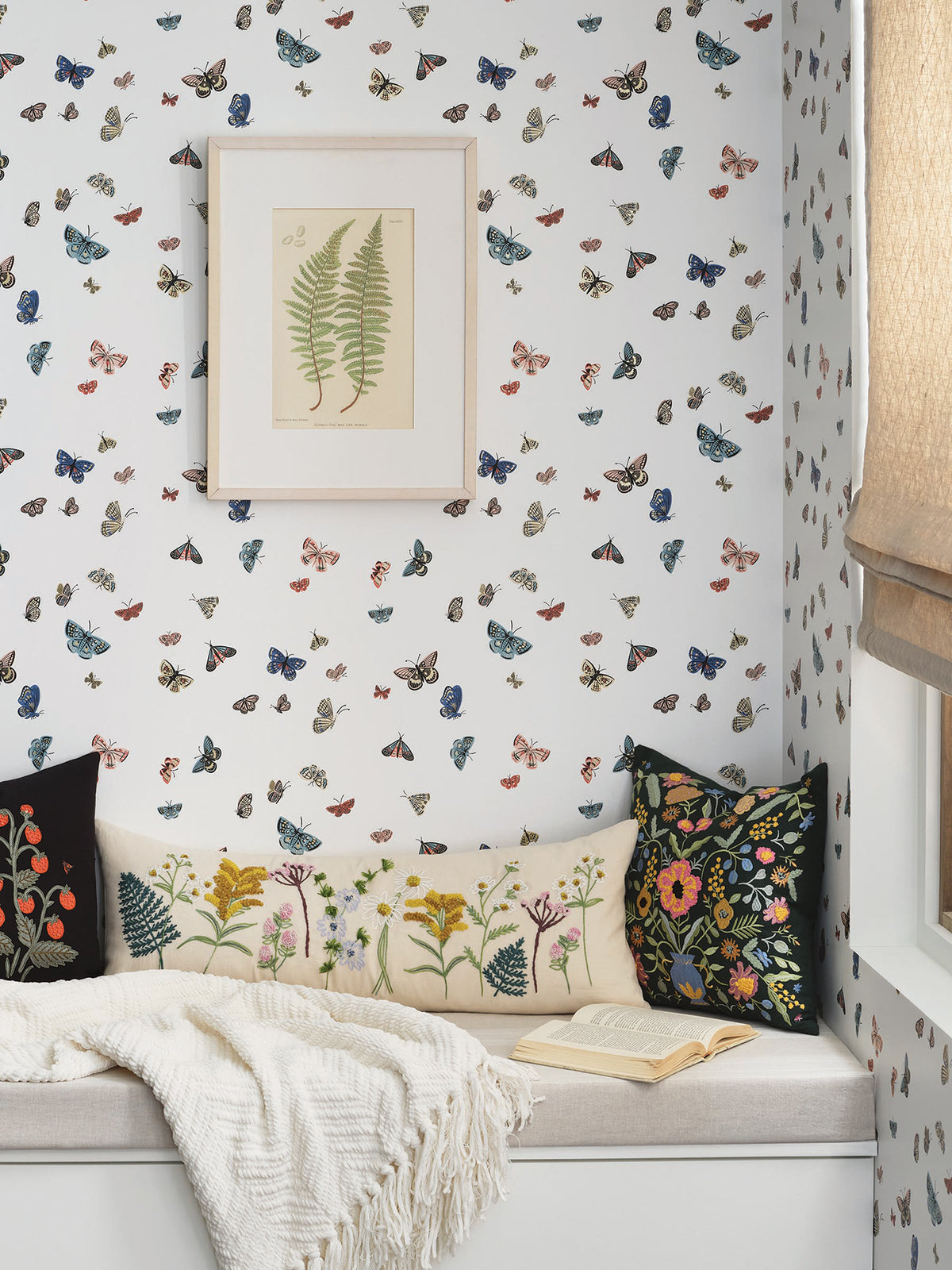 RF7411-peel-and-stick-wallpaper-room-scene