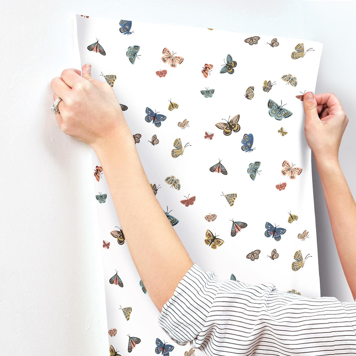RF7411-peel-and-stick-wallpaper-stick-application-step
