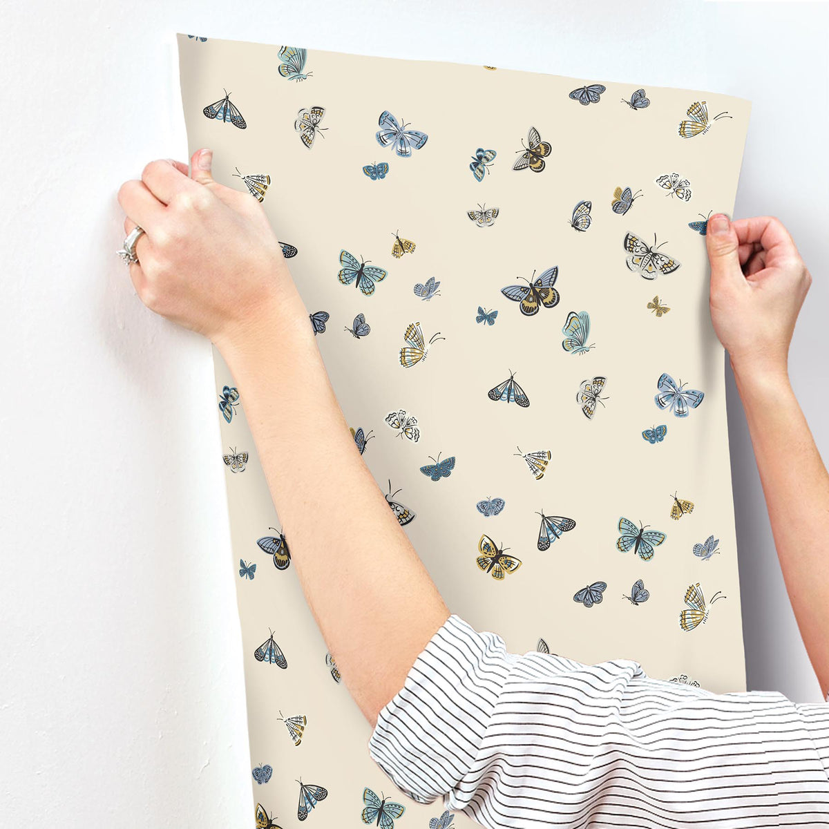 RF7412-peel-and-stick-wallpaper-stick-application-step