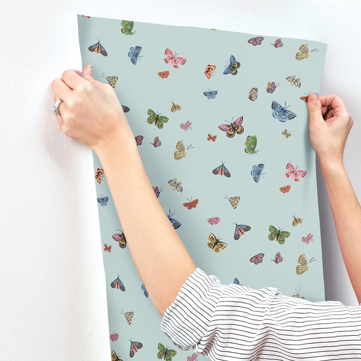 RF7414-peel-and-stick-wallpaper-stick-application-step