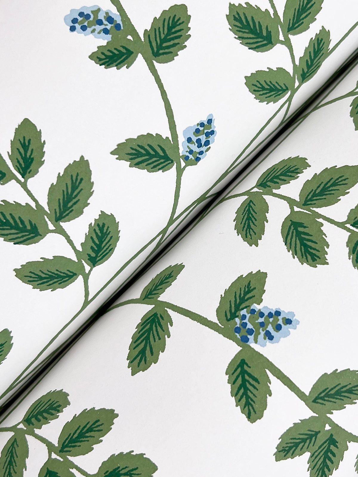 RF7425-peel-and-stick-wallpaper-detail-closeup