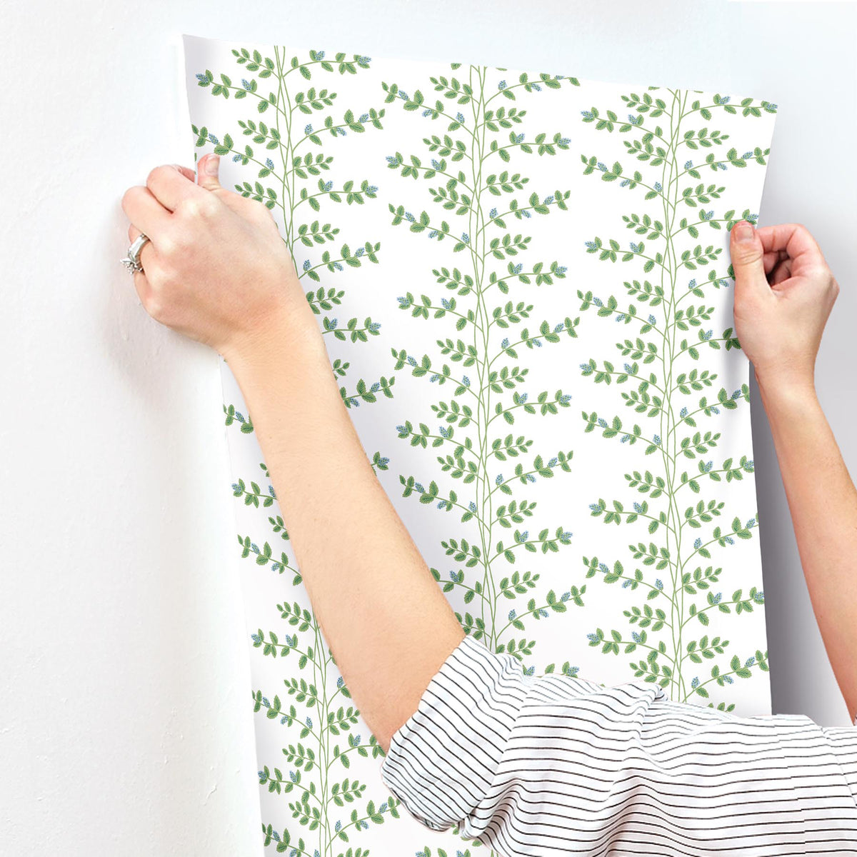 RF7425-peel-and-stick-wallpaper-stick-application-step