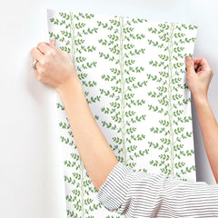 RF7425-peel-and-stick-wallpaper-stick-application-step