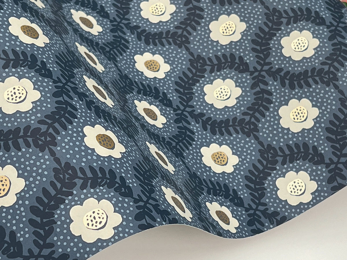 RF7441-peel-and-stick-wallpaper-detail-closeup-3