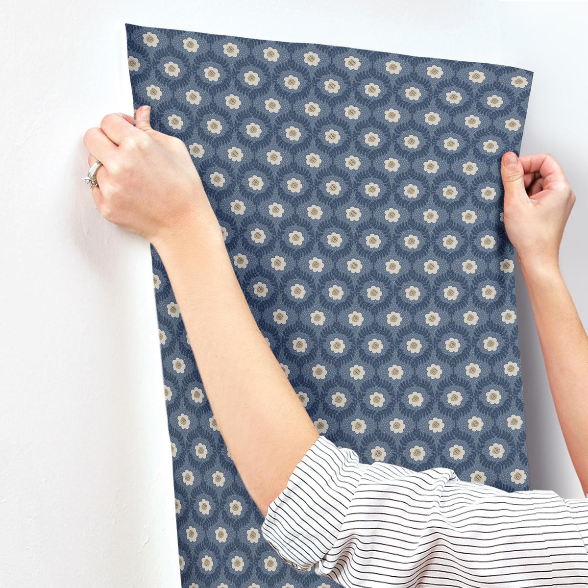 RF7441-peel-and-stick-wallpaper-stick-application-step