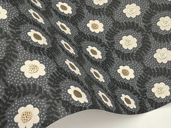RF7442-peel-and-stick-wallpaper-detail-closeup-3