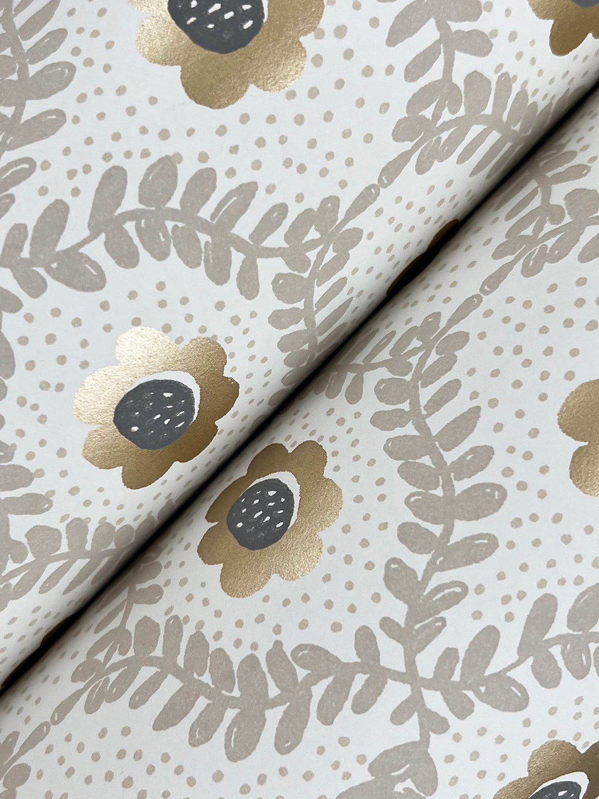 RF7443-peel-and-stick-wallpaper-detail-closeup