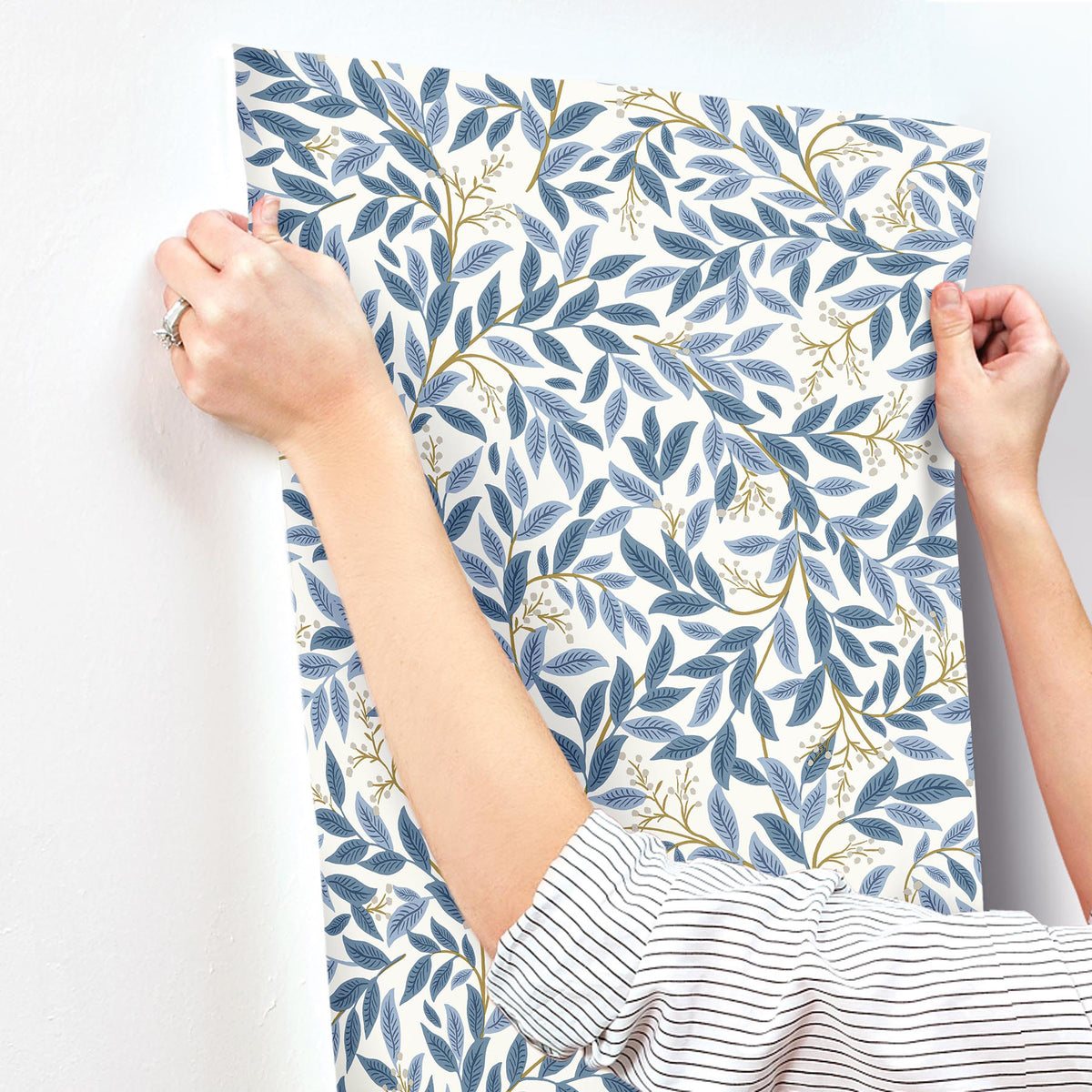 RF7461-peel-and-stick-wallpaper-stick-application-step