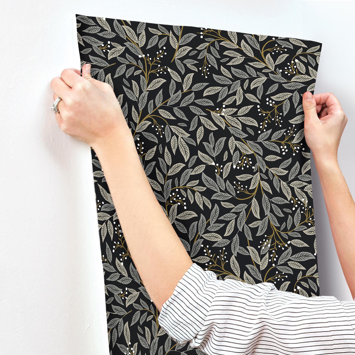 RF7462-peel-and-stick-wallpaper-stick-application-step