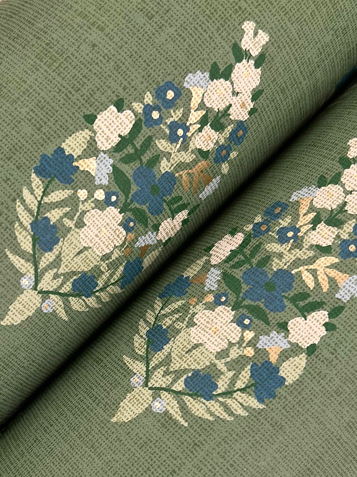 RF7471-peel-and-stick-wallpaper-detail-closeup