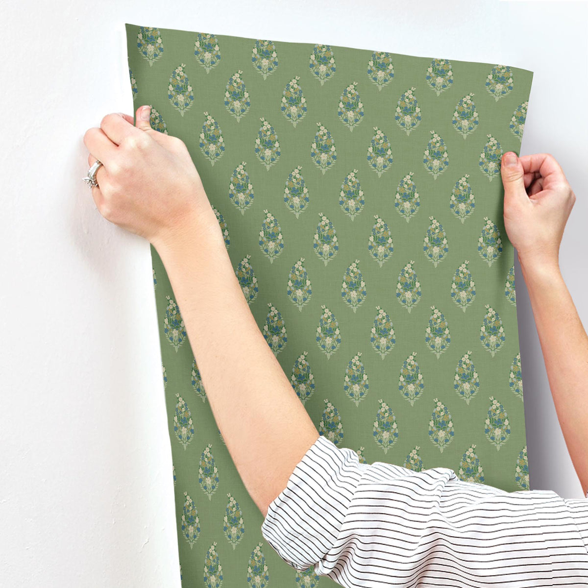 RF7471-peel-and-stick-wallpaper-stick-application-step