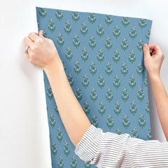 RF7473-peel-and-stick-wallpaper-stick-application-step
